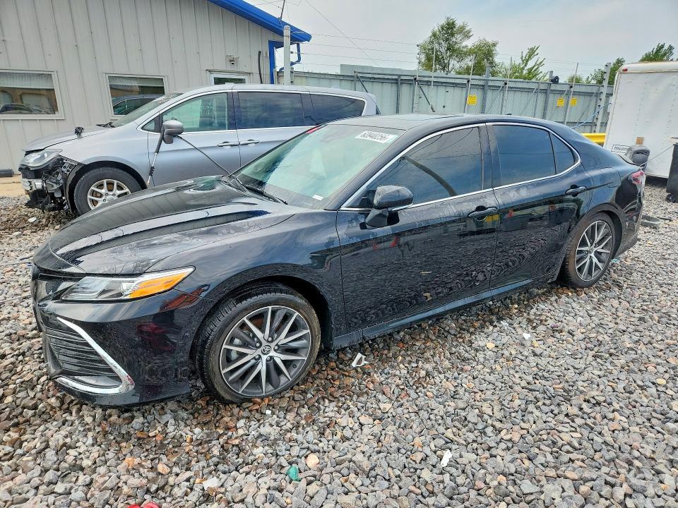 63940256 :رقم المزاد ، 4T1F31AK7NU588143 vin ، 2022 Toyota Camry مزاد بيع