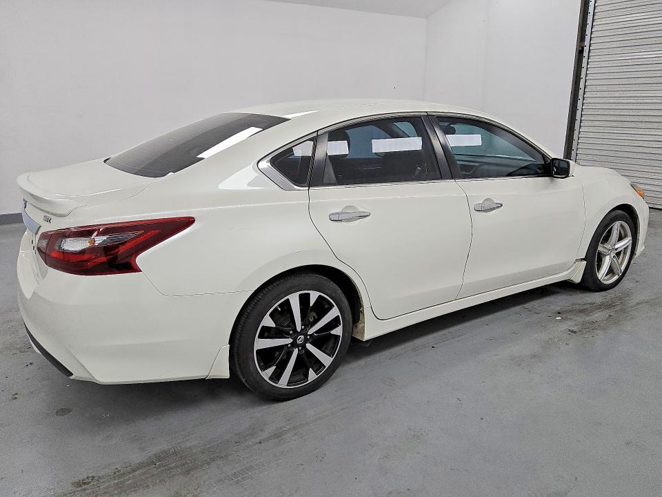 59090156 :رقم المزاد ، 1N4AL3AP0JC138538 vin ، 2018 Nissan Altima مزاد بيع