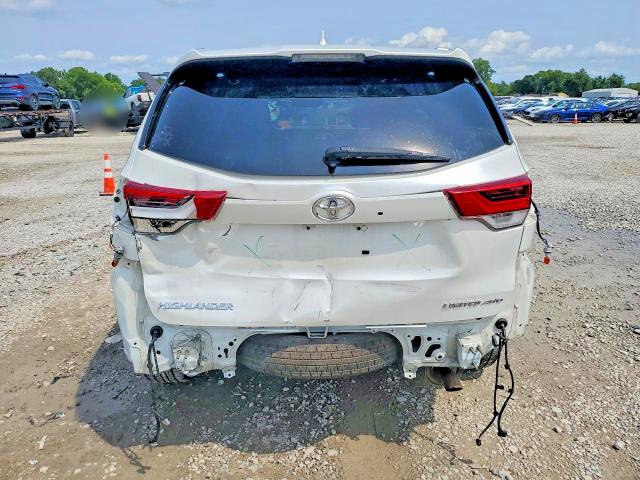 Продаж на аукціоні авто 2018 Toyota Highlander, vin: 5TDDZRFH5JS826513, номер лоту: 64695036