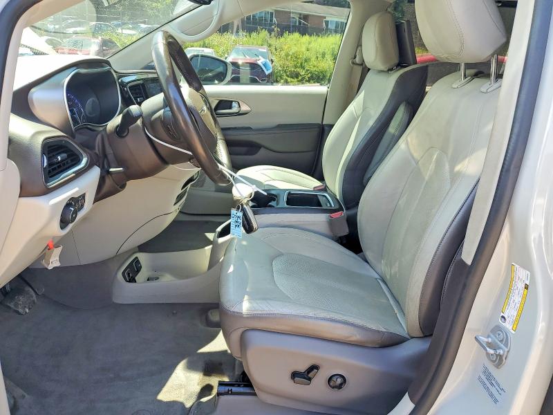 63574136 :رقم المزاد ، 2C4RC1EG1HR555941 vin ، 2017 Chrysler Pacifica مزاد بيع