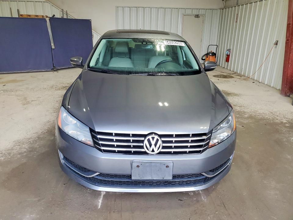 64558206 :رقم المزاد ، 1VWBN7A32EC058805 vin ، 2014 Volkswagen Passat مزاد بيع