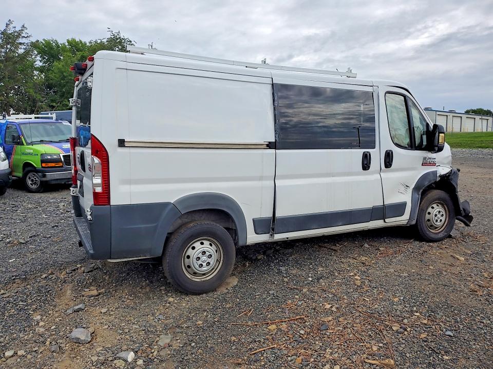 67273896 :رقم المزاد ، 3C6TRVAG8JE155987 vin ، 2018 Ram Promaster 1500 مزاد بيع
