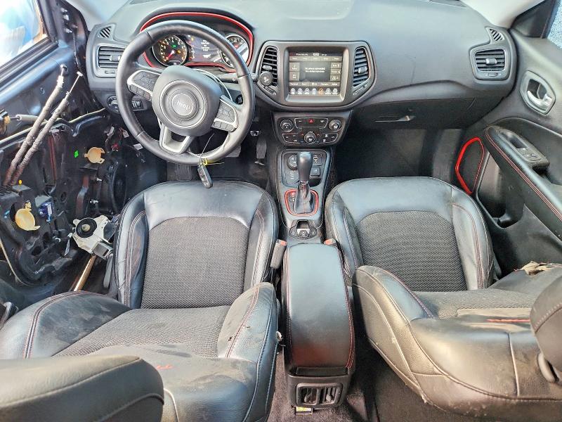 65496836 :رقم المزاد ، 3C4NJDDB9JT207349 vin ، 2018 Jeep Compass مزاد بيع