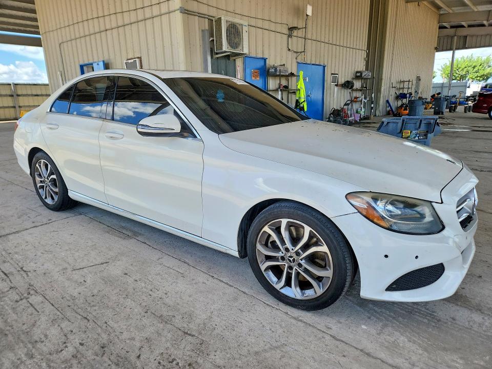 67151506 :رقم المزاد ، 55SWF4JB5JU238637 vin ، 2018 Mercedes-benz C مزاد بيع