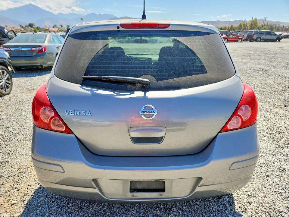 65030166 :رقم المزاد ، 3N1BC1CP5AL435876 vin ، 2010 Nissan Versa Hatchback مزاد بيع