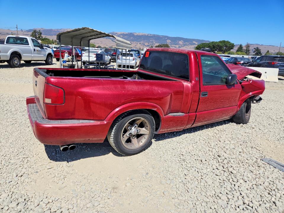 63714216 :رقم المزاد ، 1GTCS145818127701 vin ، 2001 Gmc Sonoma مزاد بيع