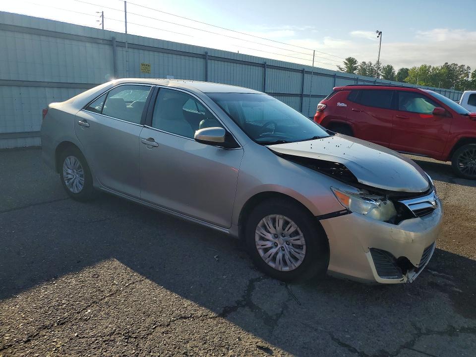 64890736 :رقم المزاد ، 4T4BF1FK2ER361561 vin ، 2014 Toyota Camry مزاد بيع