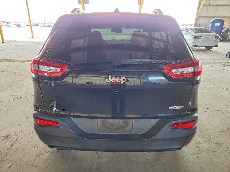 64673726 :رقم المزاد ، 1C4PJLCB5GW234393 vin ، 2016 Jeep Cherokee مزاد بيع