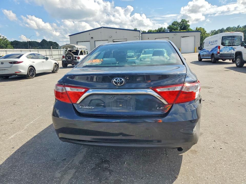 64017606 :رقم المزاد ، 4T4BF1FK2GR570091 vin ، 2016 Toyota Camry مزاد بيع