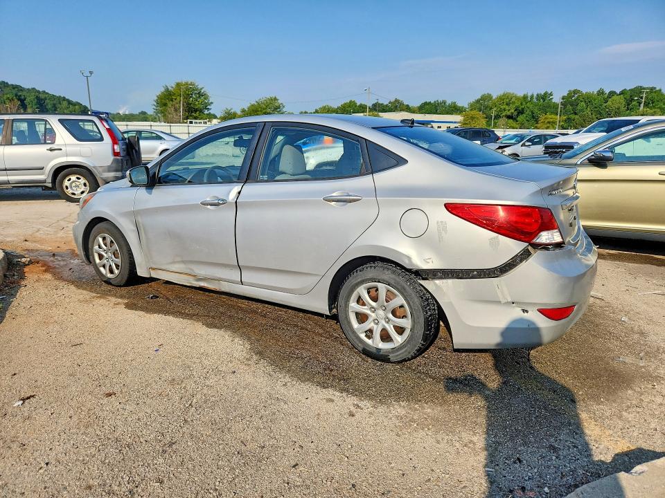 2013 Hyundai Accent მანქანა იყიდება აუქციონზე, vin: KMHCT4AE7DU556208, აუქციონის ნომერი: 64228926