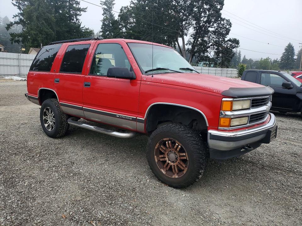 64989056 :رقم المزاد ، 1GNEK13R7WJ338778 vin ، 1998 Chevrolet Tahoe مزاد بيع