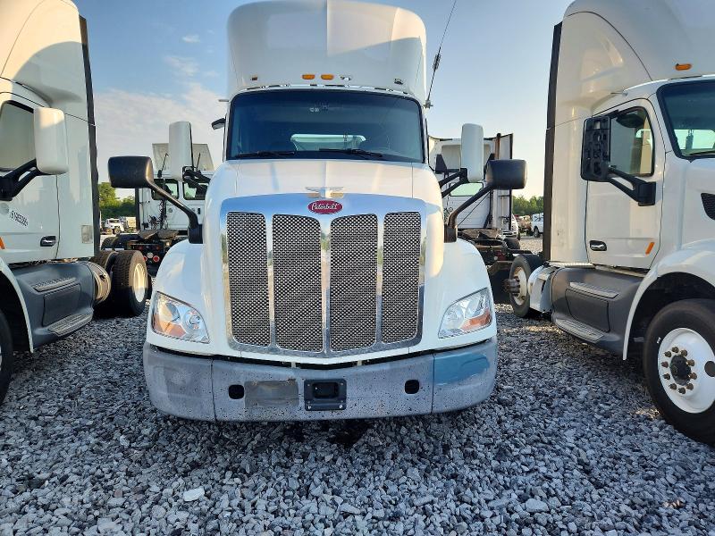Продаж на аукціоні авто 2017 Peterbilt 579, vin: 1XPBA48X3HD428968, номер лоту: 61967826