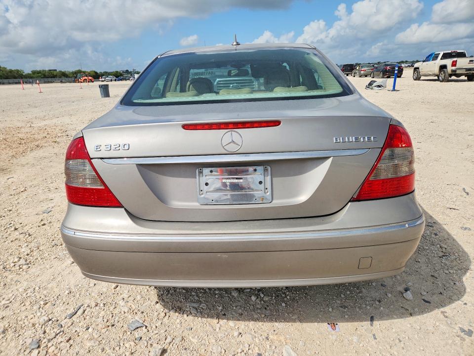 2007 Mercedes-benz E მანქანა იყიდება აუქციონზე, vin: WDBUF22X97B046686, აუქციონის ნომერი: 64116496