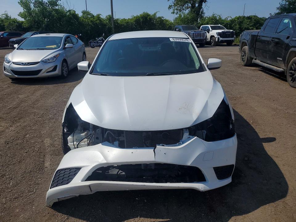 63999576 :رقم المزاد ، 3N1AB7AP5JY312294 vin ، 2018 Nissan Sentra مزاد بيع