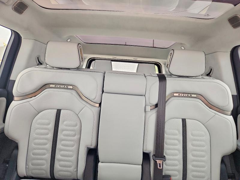 Продажа на аукционе авто 2023 Rivian R1s, vin: 7PDSGABA2PN014357, номер лота: 63835356