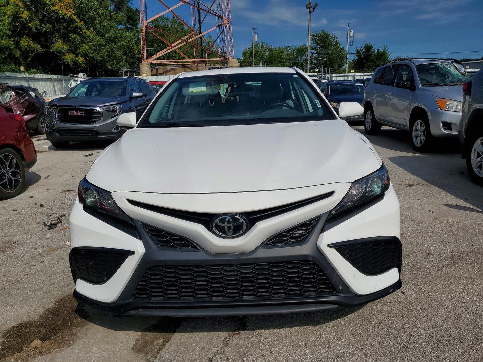 65311216 :رقم المزاد ، 4T1G11BK4PU083818 vin ، 2023 Toyota Camry مزاد بيع