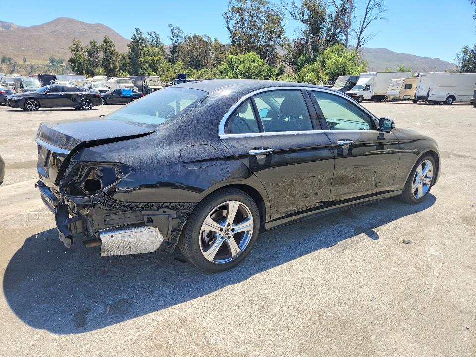 65204296 :رقم المزاد ، WDDZF4JB0JA315492 vin ، 2018 Mercedes-benz E مزاد بيع