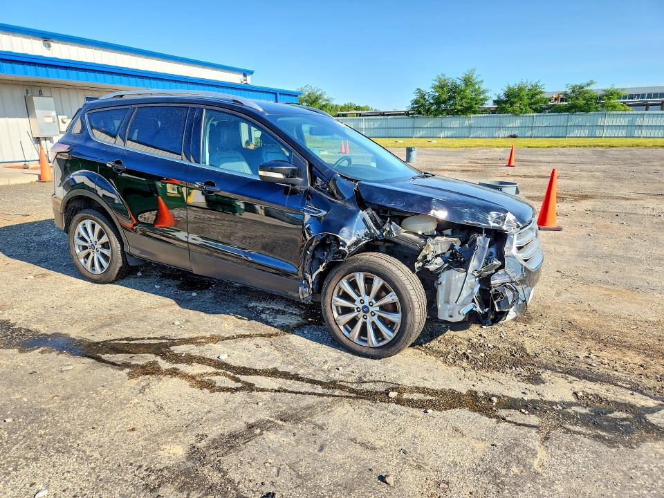 63754566 :رقم المزاد ، 1FMCU0JD8HUE22343 vin ، 2017 Ford Escape مزاد بيع