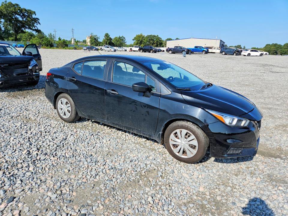 64513396 :رقم المزاد ، 3N1CN8DV3LL886845 vin ، 2020 Nissan Versa مزاد بيع