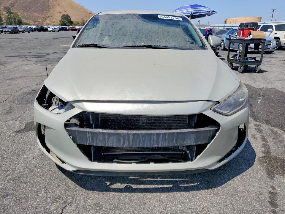 64493236 :رقم المزاد ، 5NPD74LF3HH190329 vin ، 2017 Hyundai Elantra مزاد بيع