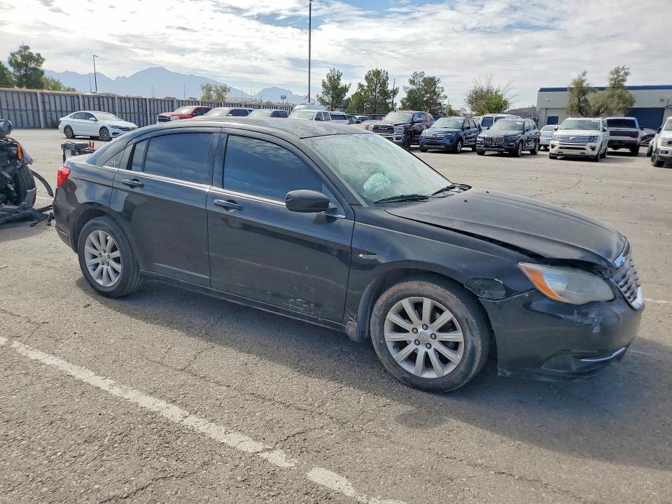 64941986 :رقم المزاد ، 1C3CCBBB7DN584585 vin ، 2013 Chrysler 200 مزاد بيع