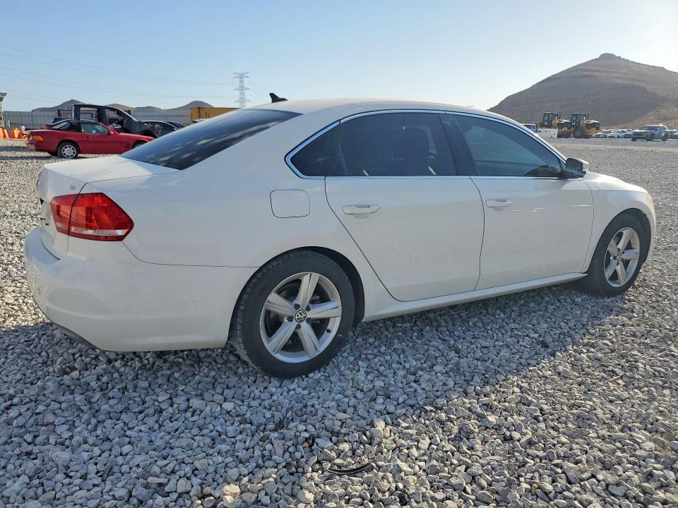 2013 Volkswagen Passat მანქანა იყიდება აუქციონზე, vin: 1VWBP7A33DC108720, აუქციონის ნომერი: 63773136