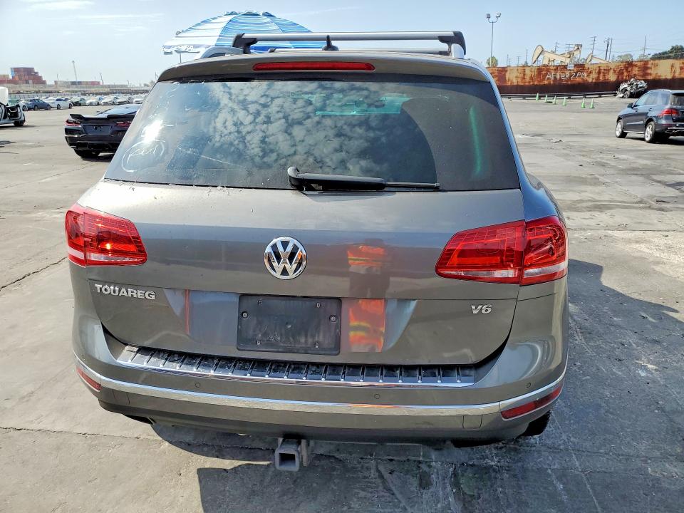 Aukcja sprzedaży 2017 Volkswagen Touareg, vin: WVGRF7BP0HD005627, numer aukcji: 64819396