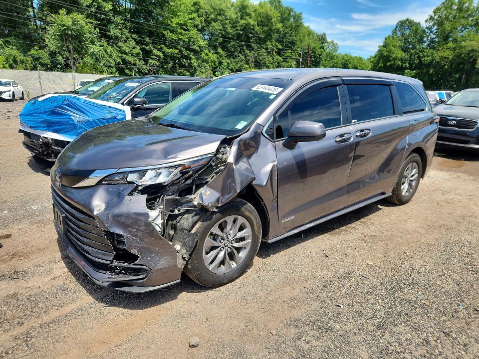 Auction sale of the 2021 Toyota Sienna, vin: 5TDKRKEC3MS048043, lot number: 63940406