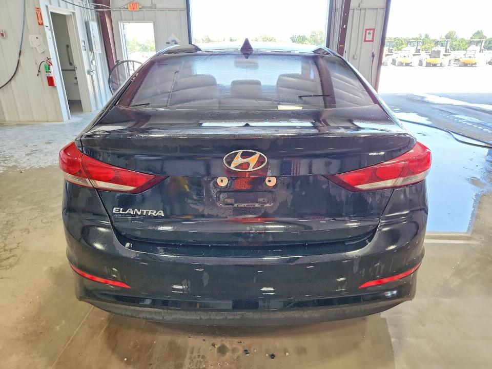 67105566 :رقم المزاد ، 5NPD84LF5JH321540 vin ، 2018 Hyundai Elantra مزاد بيع