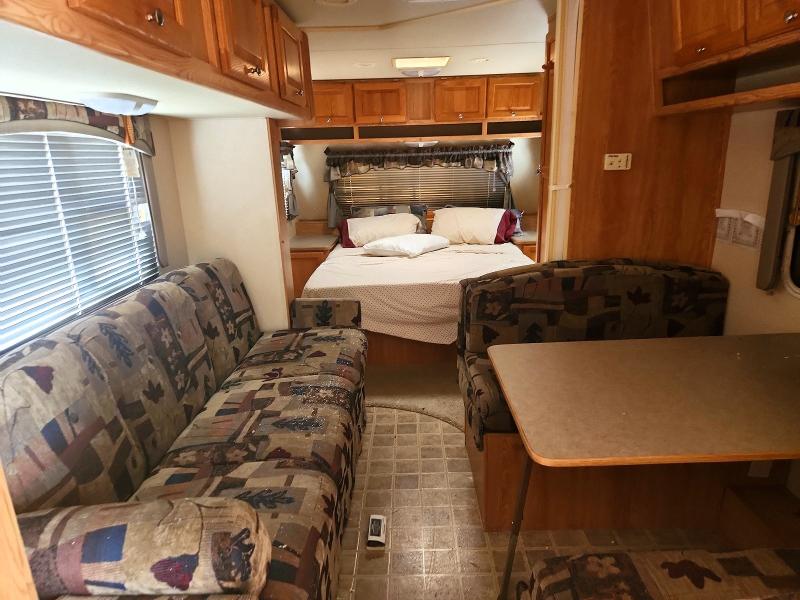 65653506 :رقم المزاد ، 4WY200M2631082826 vin ، 2003 Rvis Recreational Vehicle (rv) مزاد بيع