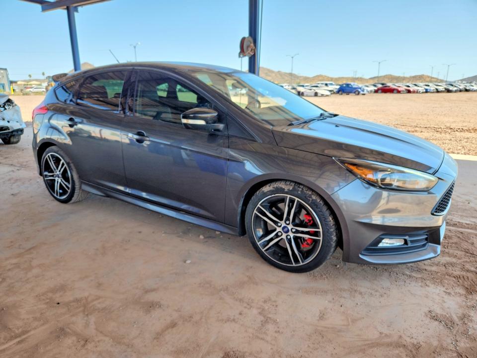2016 Ford Focus მანქანა იყიდება აუქციონზე, vin: 1FADP3L93GL315558, აუქციონის ნომერი: 64411596