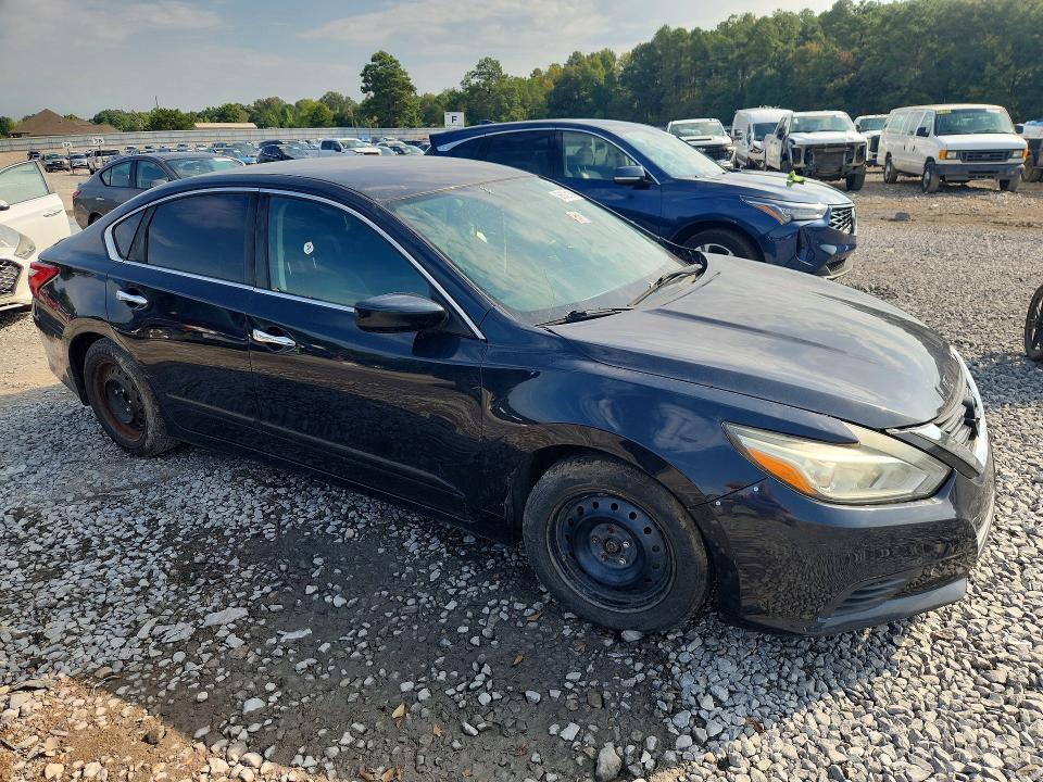 Продажа на аукционе авто 2017 Nissan Altima, vin: 1N4AL3AP1HC240313, номер лота: 66021396
