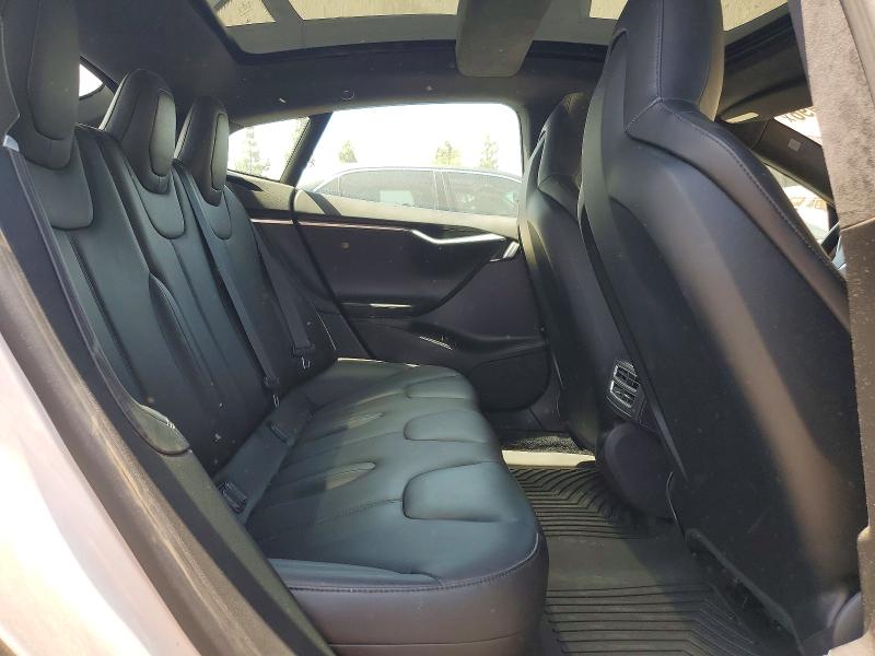63621996 :رقم المزاد ، 5YJSA1E28FF117373 vin ، 2015 Tesla Model S مزاد بيع