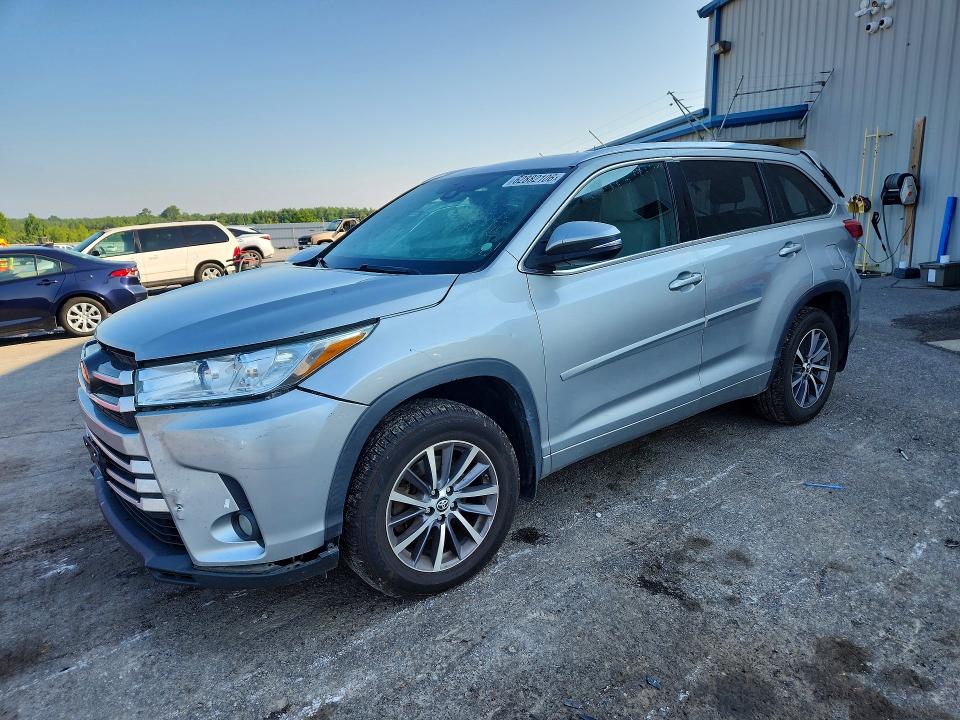 Продаж на аукціоні авто 2017 Toyota Highlander, vin: 5TDJZRFH8HS508995, номер лоту: 62882106