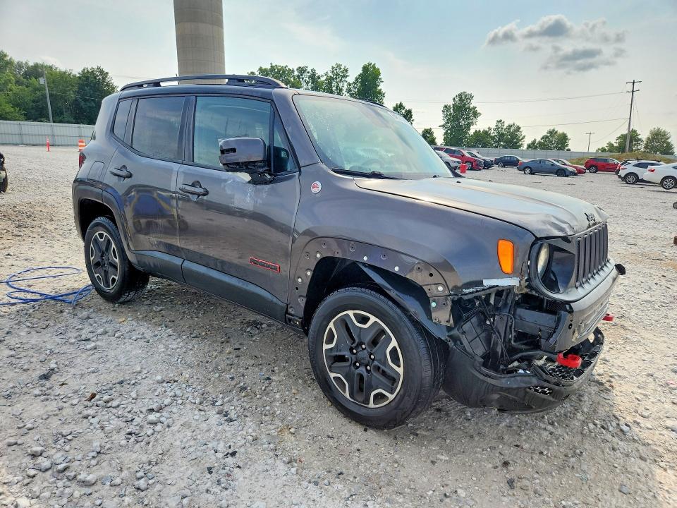 64817306 :رقم المزاد ، ZACCJBCT4GPD39120 vin ، 2016 Jeep Renegade مزاد بيع