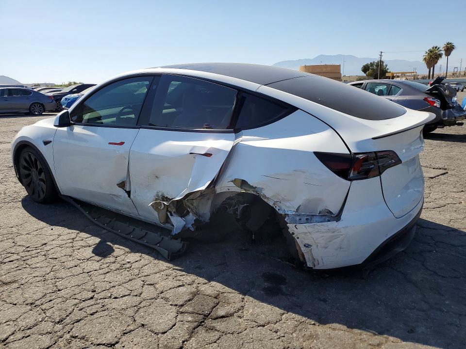 64040836 :رقم المزاد ، 7SAYGDEF3NF537251 vin ، 2022 Tesla Model Y مزاد بيع