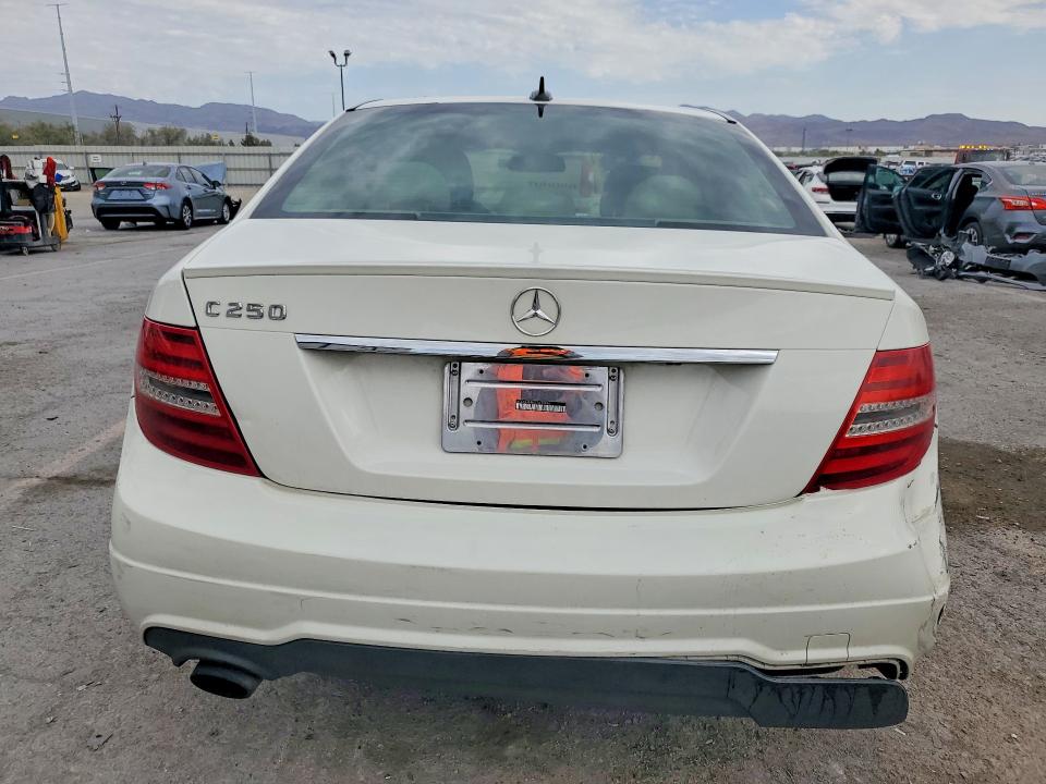 2012 Mercedes-benz C მანქანა იყიდება აუქციონზე, vin: WDDGF4HBXCR214994, აუქციონის ნომერი: 63771546