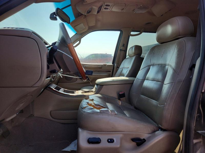 63883936 :رقم المزاد ، 5LMFU28R91LJ30932 vin ، 2001 Lincoln Navigator مزاد بيع