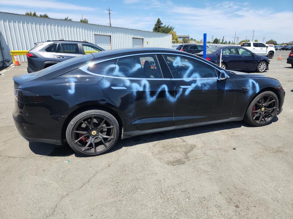 64694336 :رقم المزاد ، 5YJSA1CN0DFP05147 vin ، 2013 Tesla Model S مزاد بيع