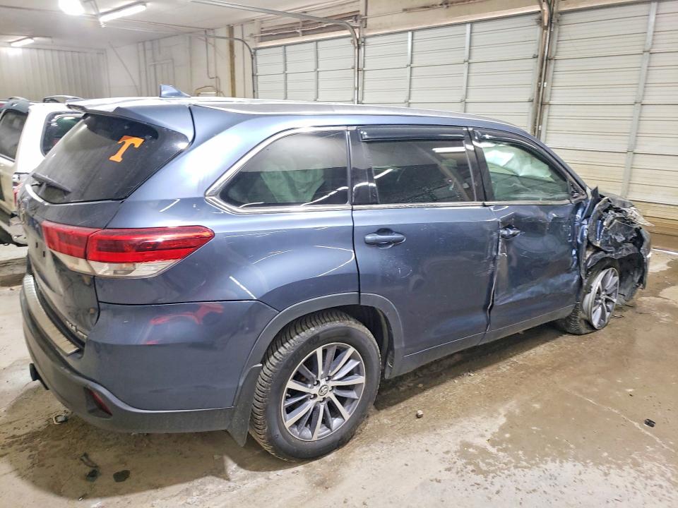66610206 :رقم المزاد ، 5TDJZRFH3HS440797 vin ، 2017 Toyota Highlander مزاد بيع