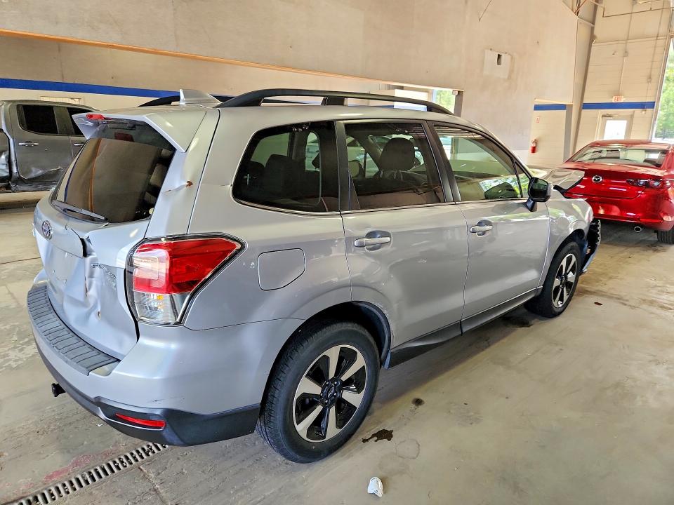 2017 Subaru Forester მანქანა იყიდება აუქციონზე, vin: JF2SJAJC4HH523329, აუქციონის ნომერი: 65349496