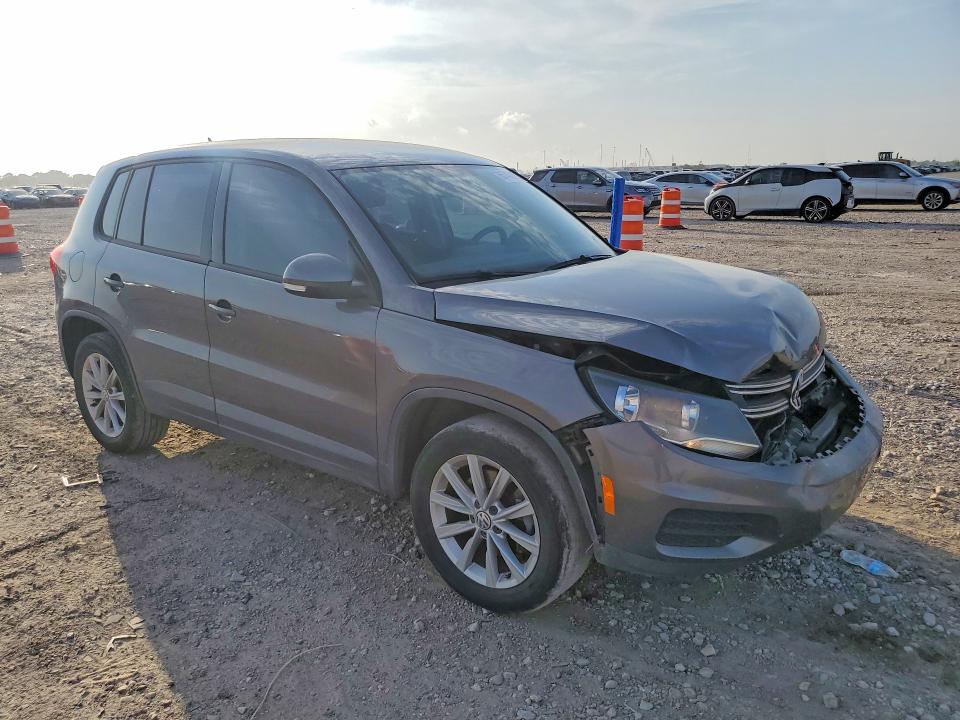 65748636 :رقم المزاد ، WVGAV7AXXHK047543 vin ، 2017 Volkswagen Tiguan مزاد بيع
