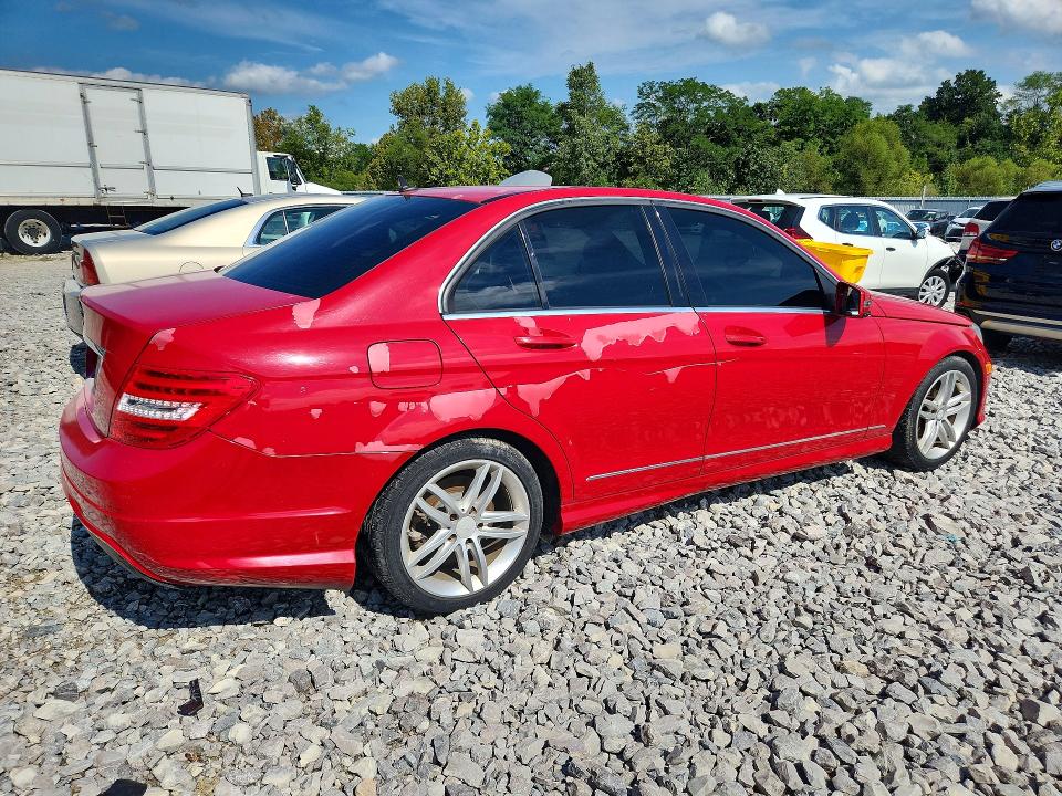 Продажа на аукционе авто 2013 Mercedes-benz C, vin: WDDGF4HB5DA790850, номер лота: 64993026