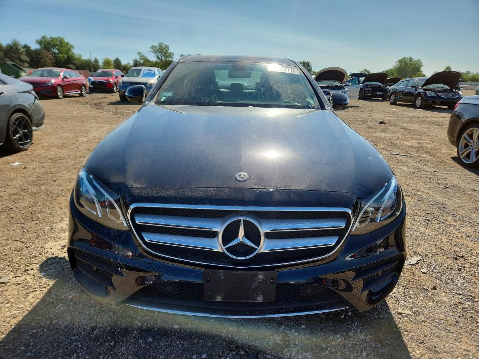 65343776 :رقم المزاد ، WDDZF4KB3KA663349 vin ، 2019 Mercedes-benz E مزاد بيع
