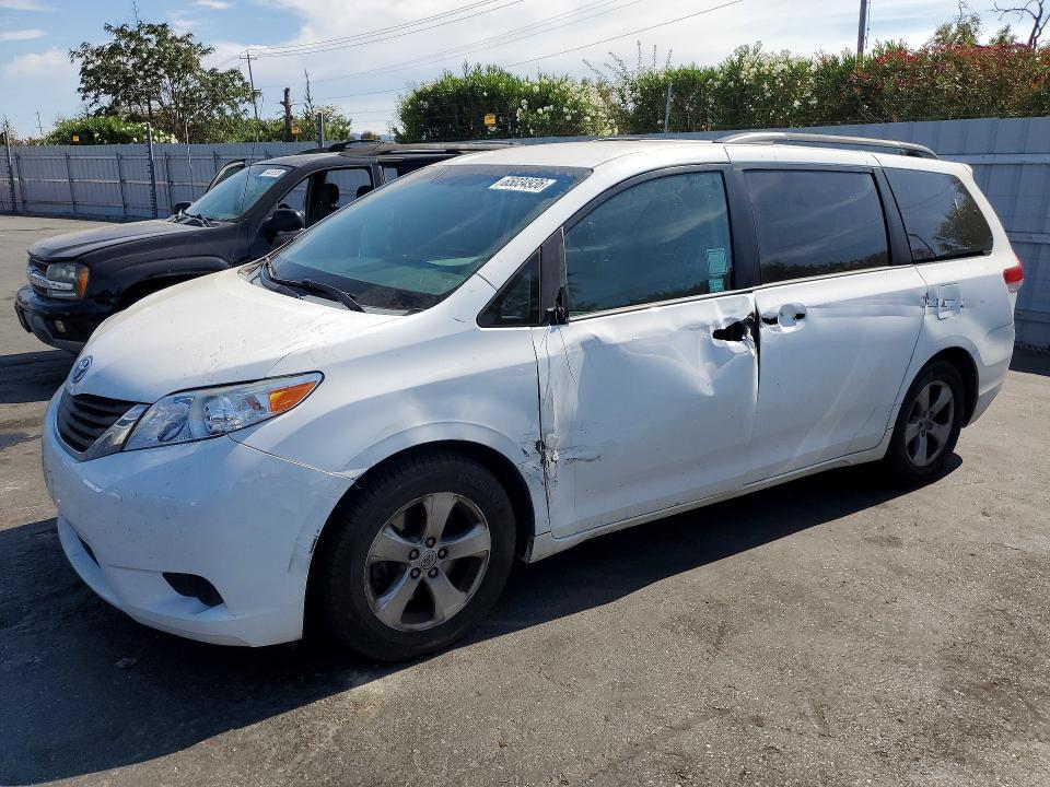 65034936 :رقم المزاد ، 5TDKK3DC7DS341908 vin ، 2013 Toyota Sienna مزاد بيع