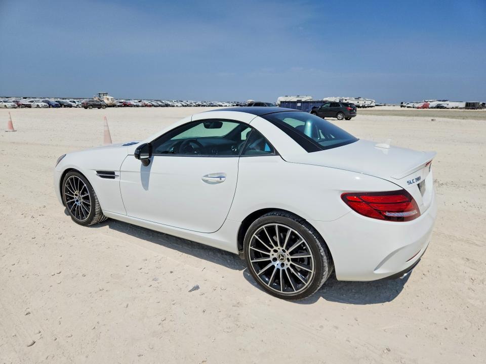 66466086 :رقم المزاد ، WDDPK3JA5KF157157 vin ، 2019 Mercedes-benz Slc مزاد بيع