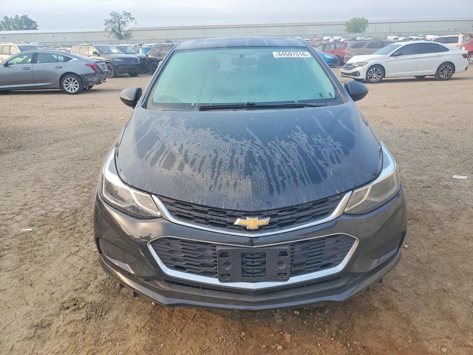 64597516 :رقم المزاد ، 3G1BD6SM0JS523635 vin ، 2018 Chevrolet Cruze مزاد بيع