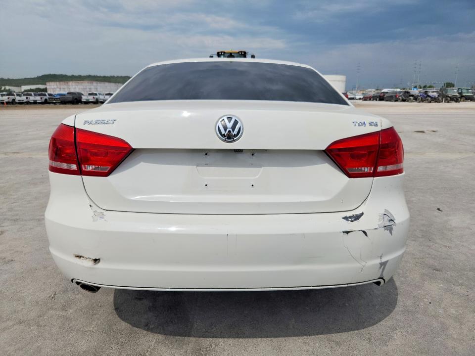 64229236 :رقم المزاد ، 1VWBV7A30FC051126 vin ، 2015 Volkswagen Passat مزاد بيع