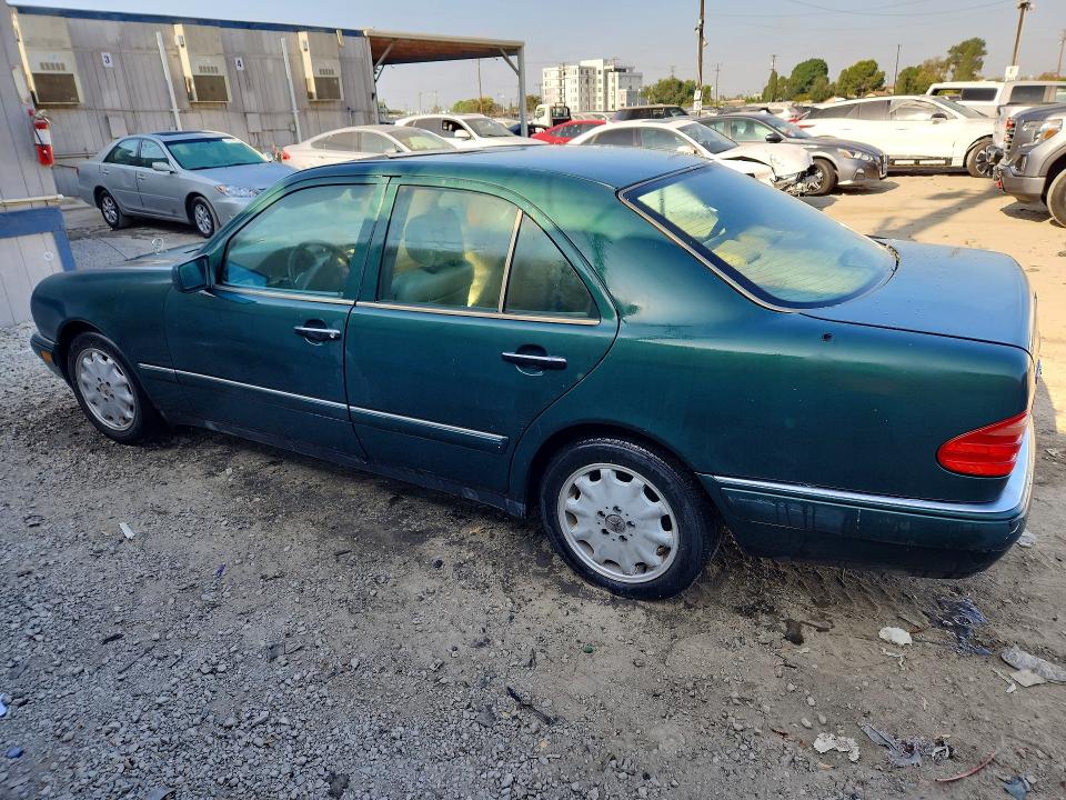 64221276 :رقم المزاد ، WDBJF55F2TJ019255 vin ، 1996 Mercedes-benz E مزاد بيع