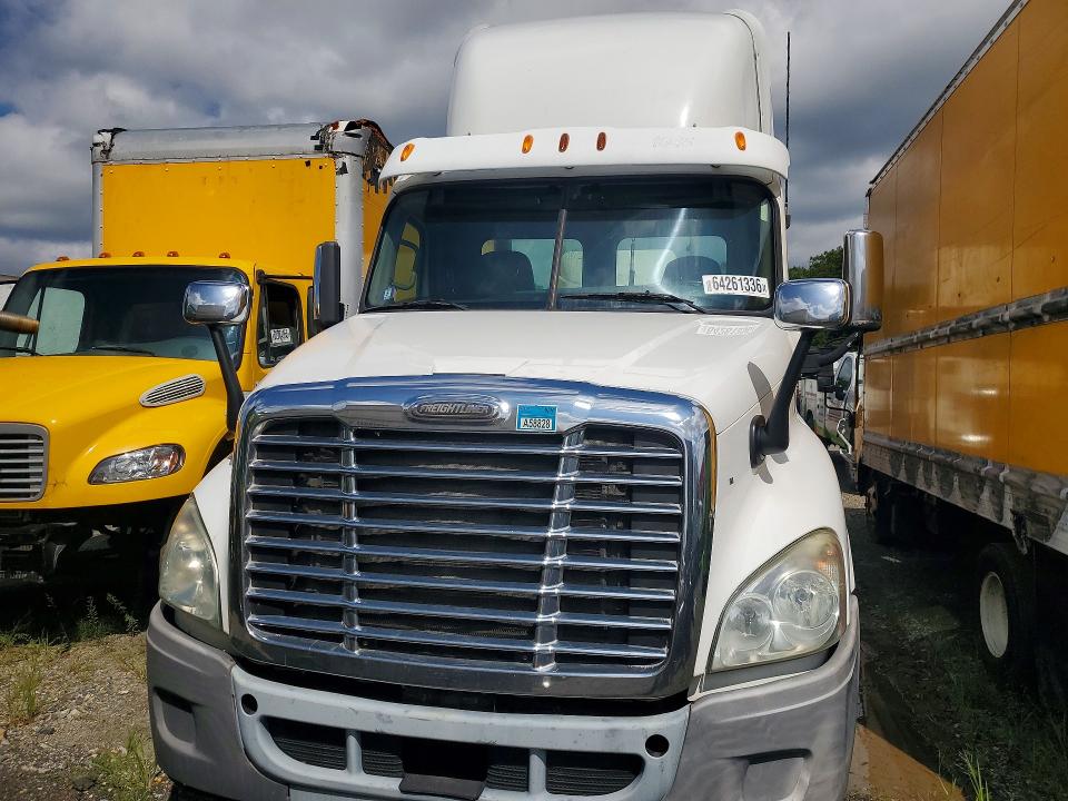 2010 Freightliner Cascadia 125 მანქანა იყიდება აუქციონზე, vin: 1FUJGEDR3ALAV5575, აუქციონის ნომერი: 64261336